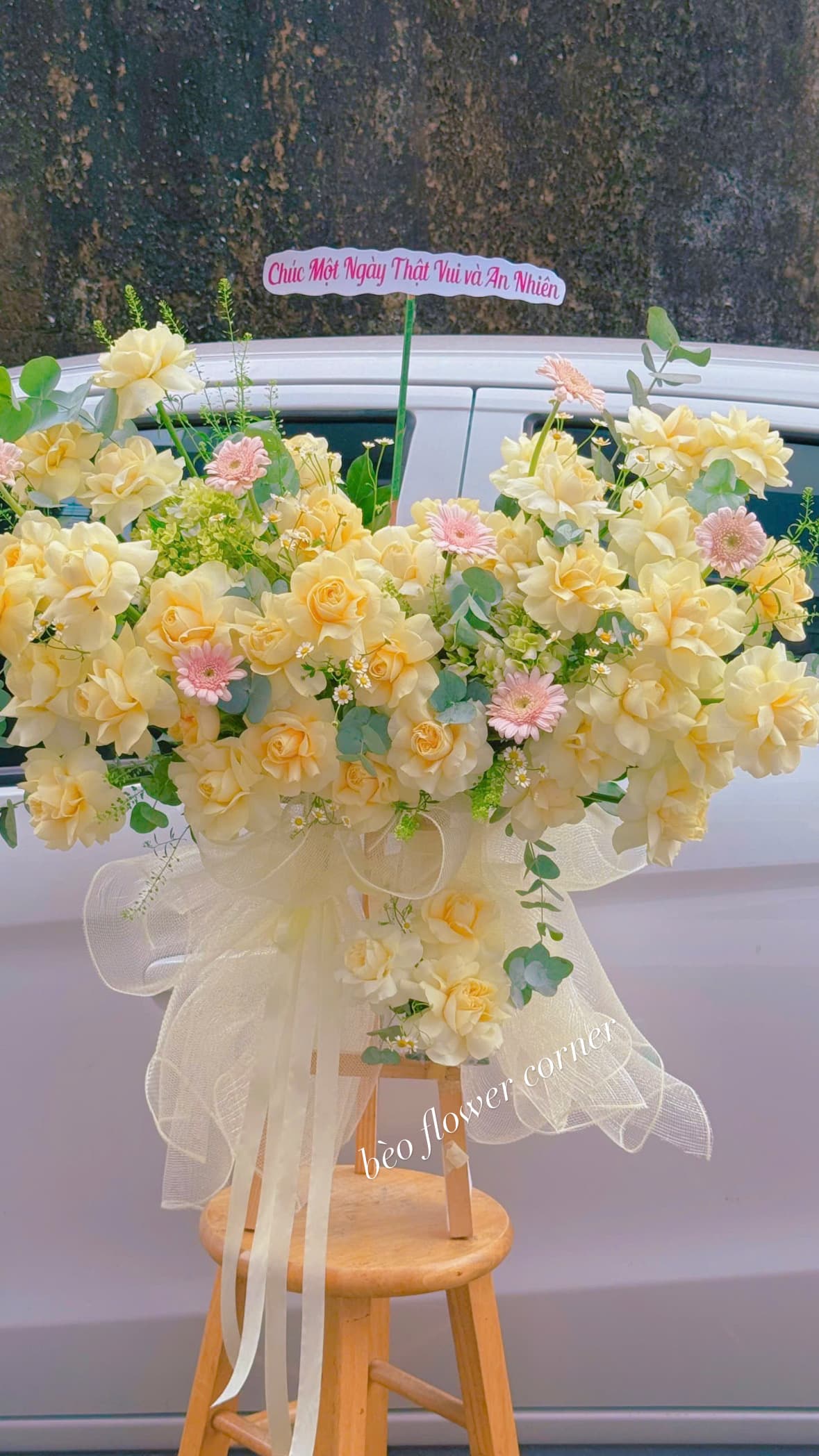 hoa để bàn giỏ hoa lãng hoa 