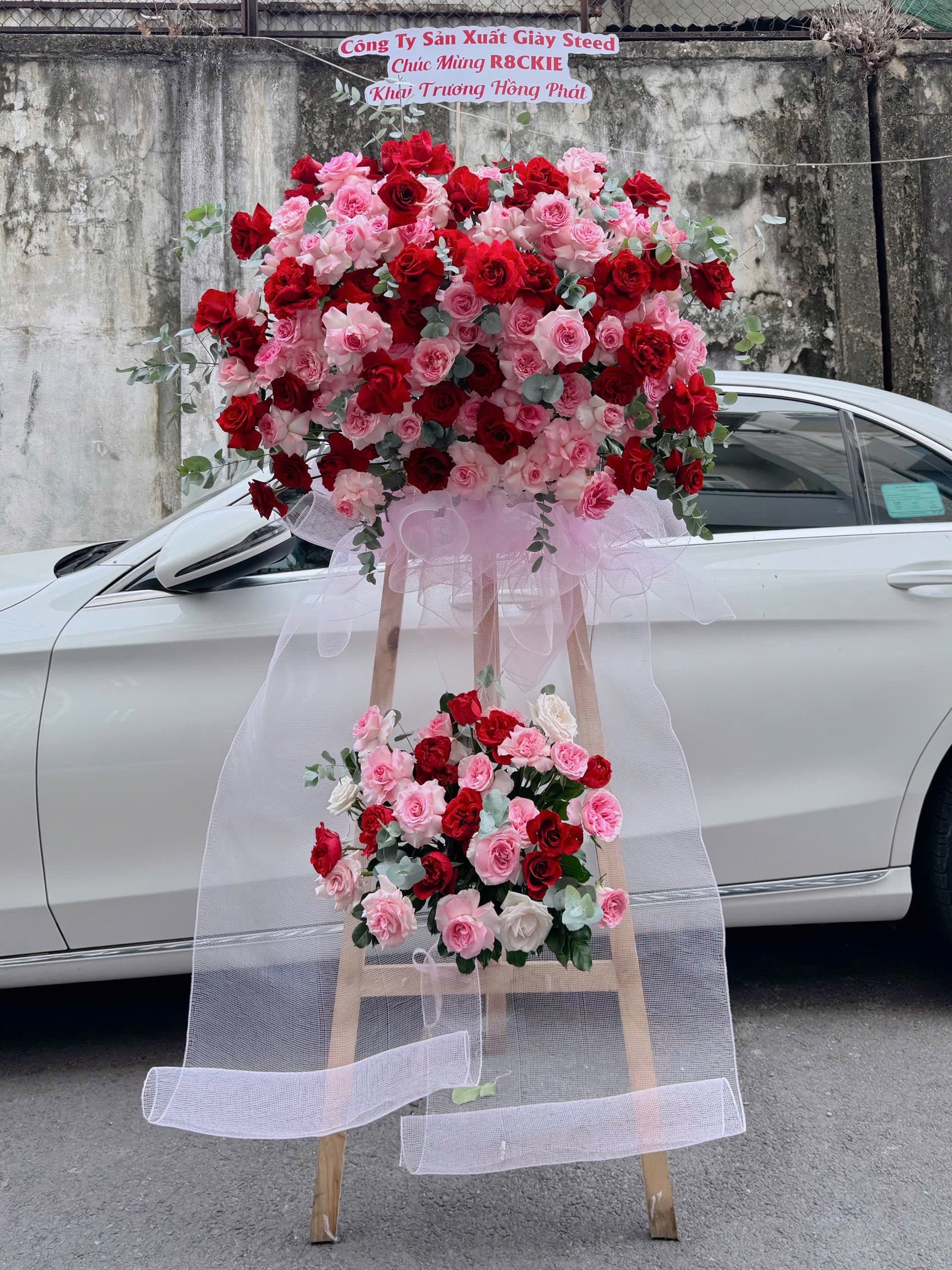 kệ khai trương hiện đại