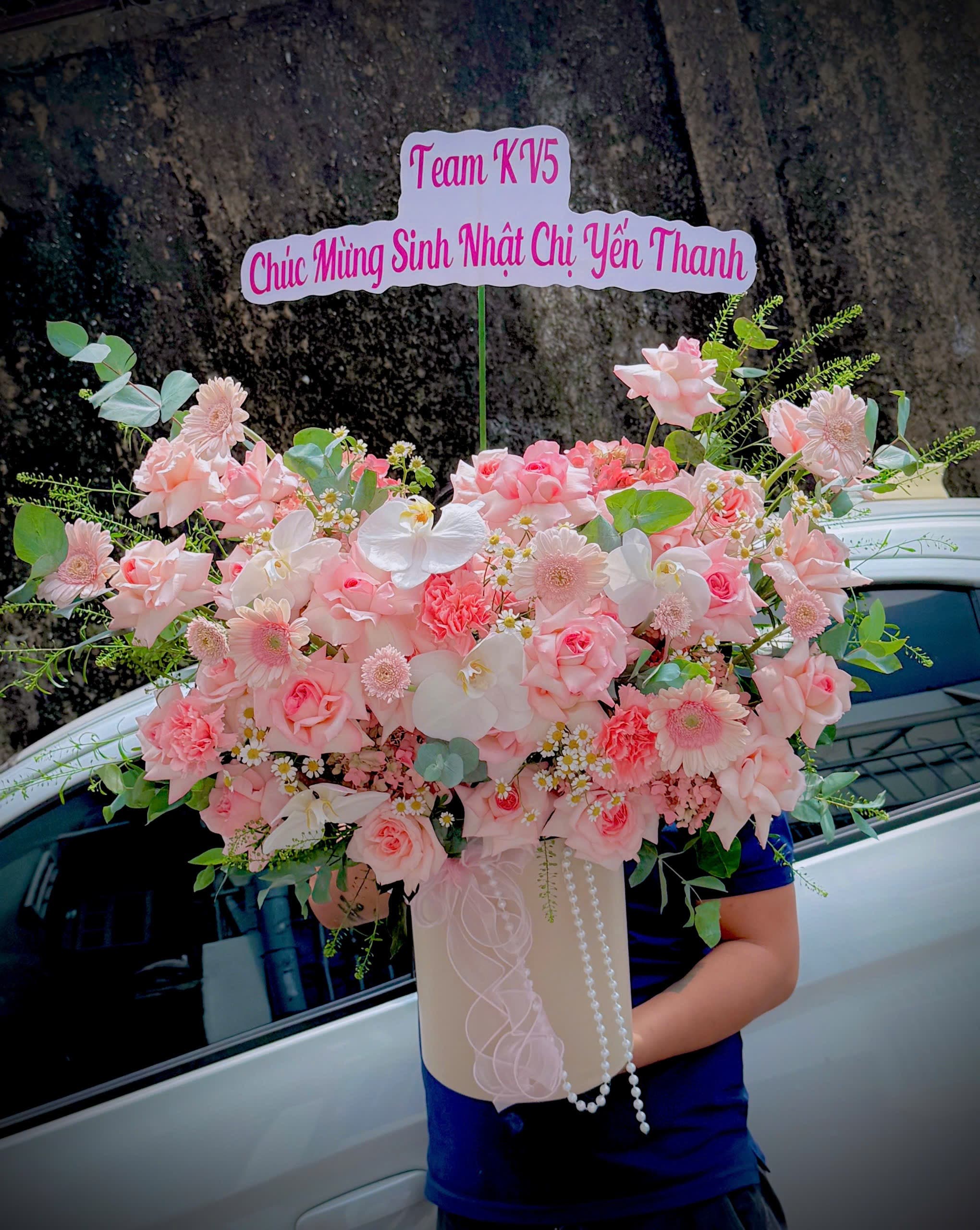 hoa để bàn giỏ hoa lãng hoa 